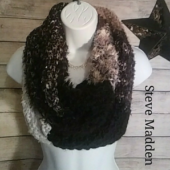 Steve Madden Accessories - Steve Madden Infinity Scarf